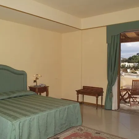 Tritone Szálloda 4*