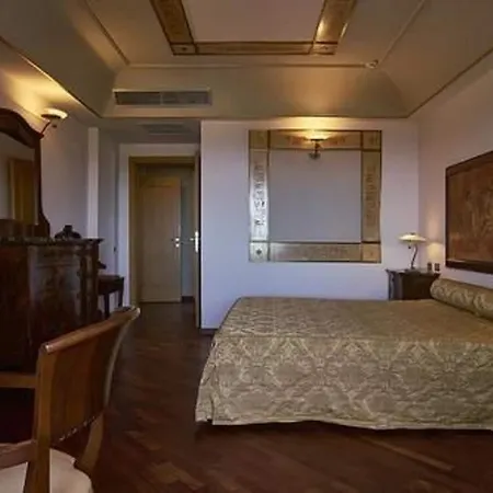 Tritone Szálloda 4*