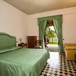 Tritone Ξενοδοχείο 4*
