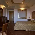 Tritone Ξενοδοχείο